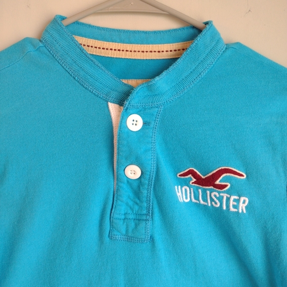 HOLLISTER MENS SHORT SLEEVE TEE. SIZE MEDIUM - Picture 2 of 4